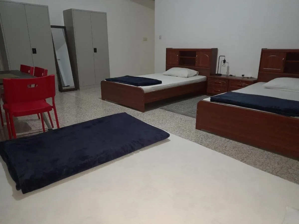 Ubytování v soukromí Master And Standard Room Near Corniche Beach Abú Dhabí