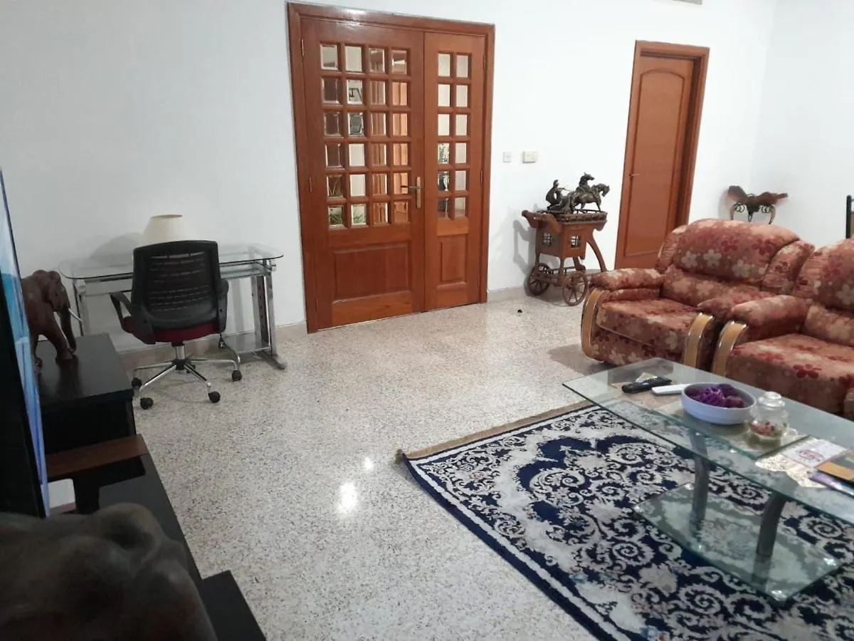 Master And Standard Room Near Corniche Beach Abú Dhabí 0*,